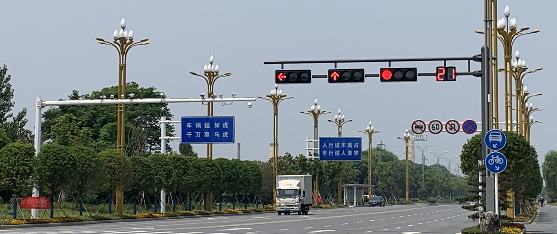 红绿灯杆，信号灯，交通信号灯，信号灯杆