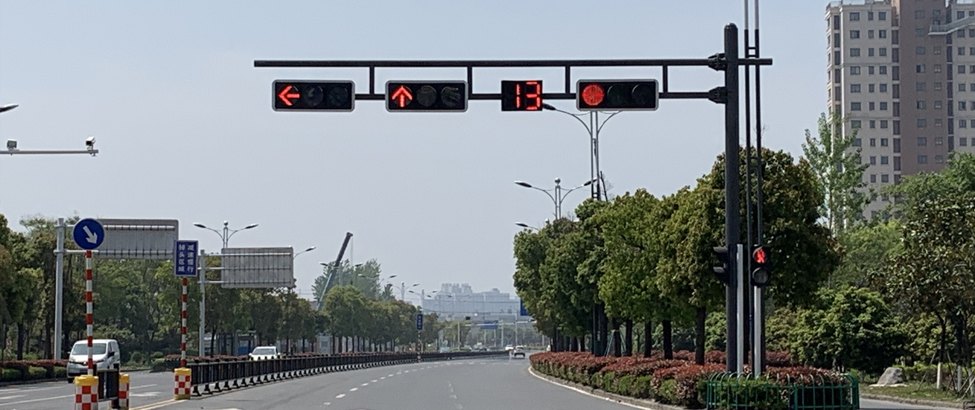 交通信号灯杆，道路交通信号杆