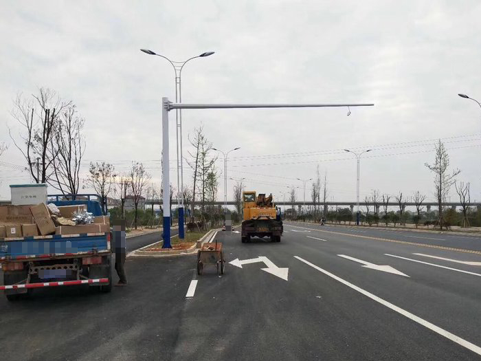 道路监控杆